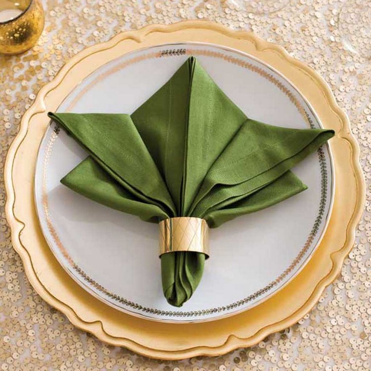 pliage serviette Nouvel An tissu vert idée raffinée déco table