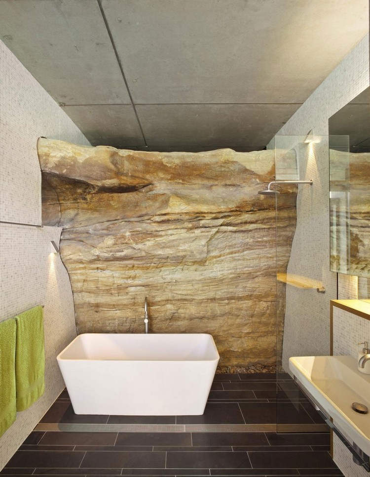 salle de bain en pierre naturelle ambiance sophistiquée