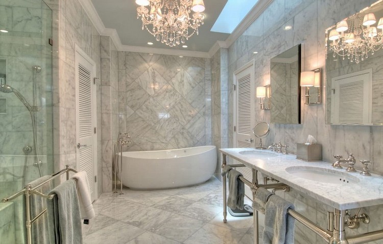 salle de bain en pierre naturelle baignoire blanche déco sophistiquée