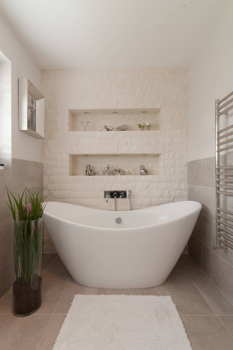 salle de bain en pierre naturelle baignoire moderne