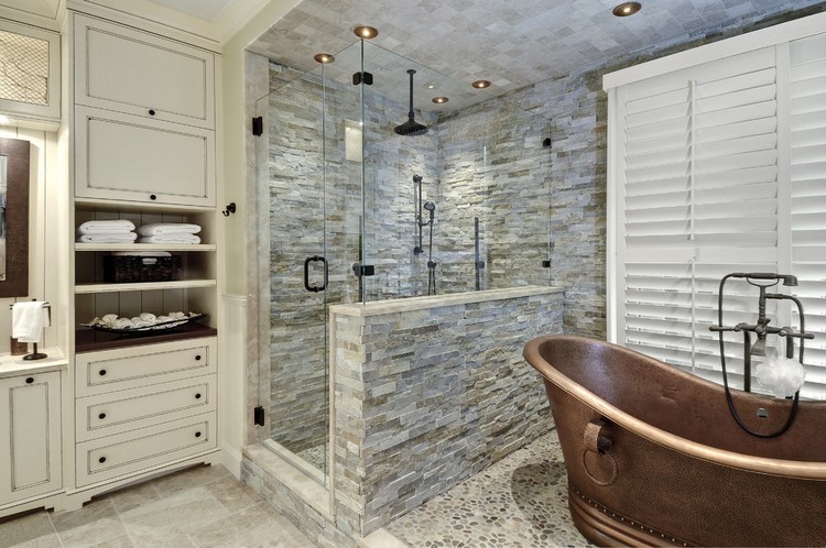 salle de bain en pierre naturelle cabine de douche baignoire cuivre
