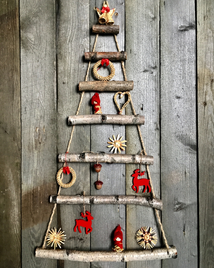sapin de Noel mural en bois branches differentes tailles figurines rouge or