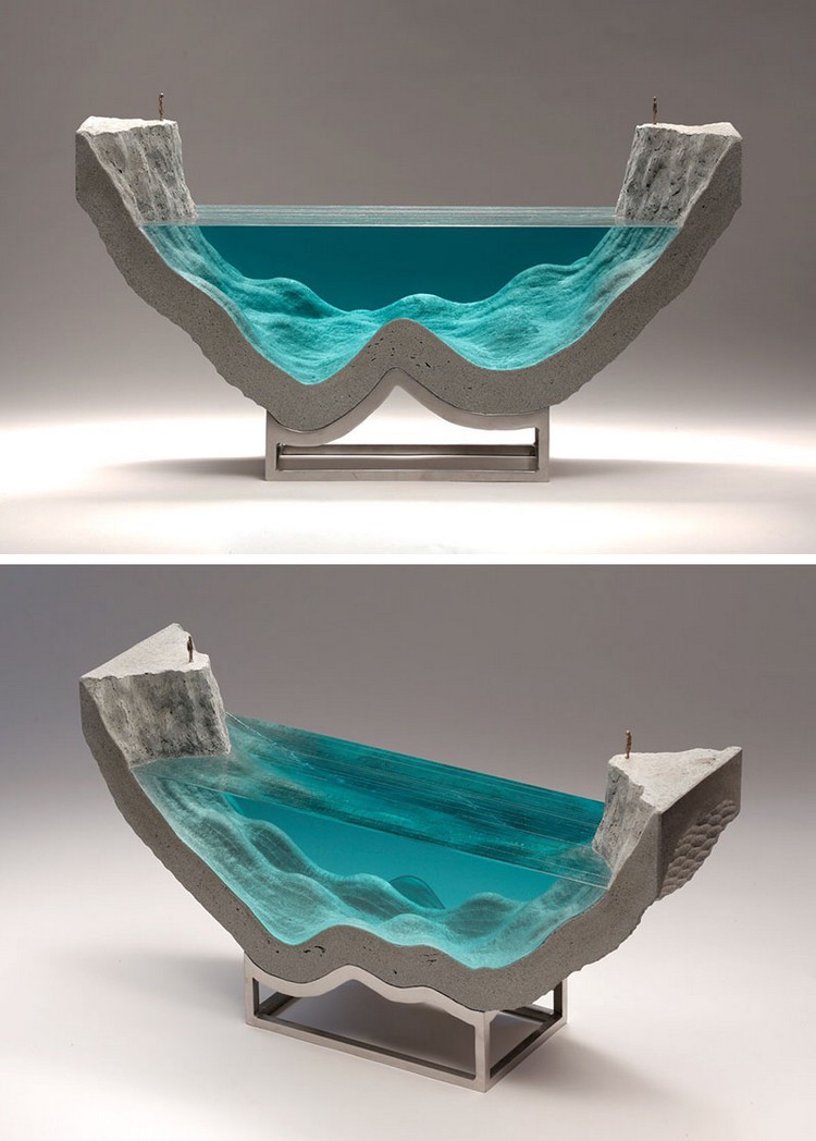 sculptures modernes en verre et en béton fond océanique