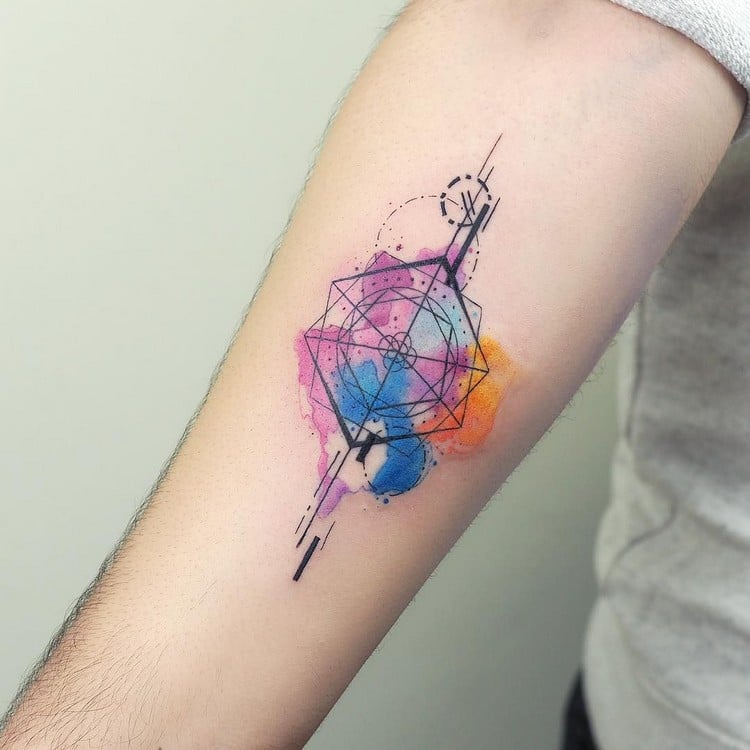 tatouage géométrique aquarelle homme avant-bras