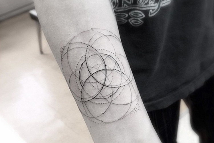 Tatouage géométrique femme et homme en 70+ idées inspirantes