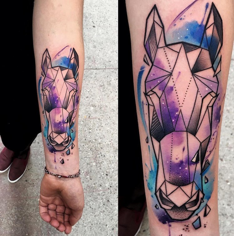 tatouage géométrique femme avant-bras watercolor