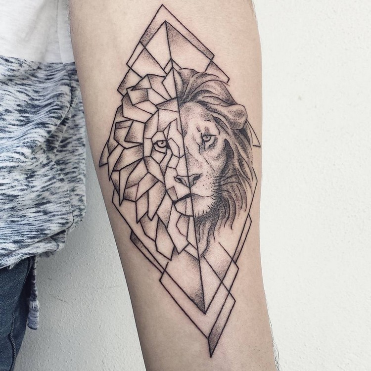 tatouage géométrique idées lion avant-bras
