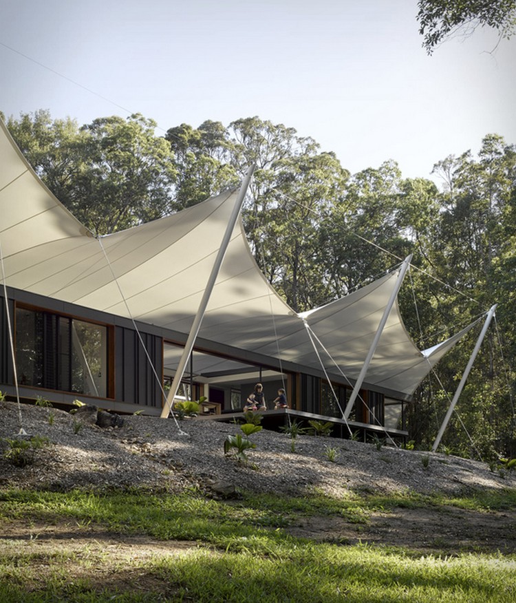 voile ombrage vaste alternative toiture verre transparent design extérieur contemporain maison australienne