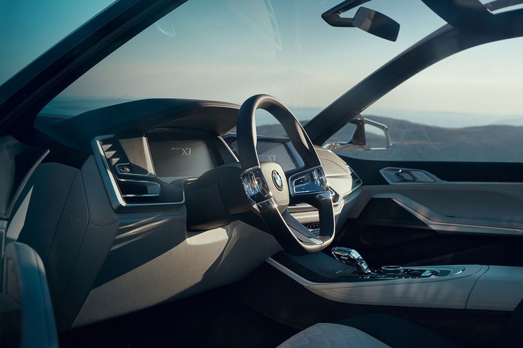 BMW X7 concept iperformance 2018 design intérieur super moderne capacité sept occupants comparaison autres véhicules