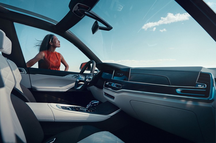 BMW X7 concept iperformance 2018 modèle hybride design intérieur super moderne sept occupants