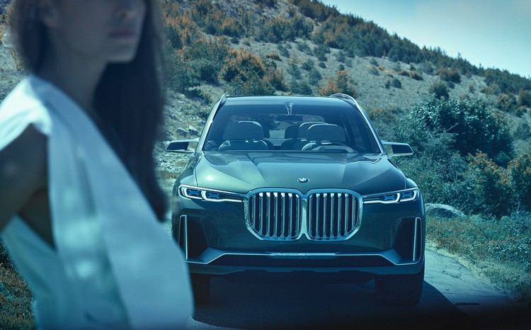 BMW X7 concept iperformance 2018 série7 design super moderne modèle hybride capacité sept occupants option diesel essence