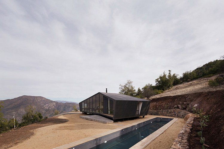 Baie vitrée sur mesure petit refuge design bois maison architecte contemporaine