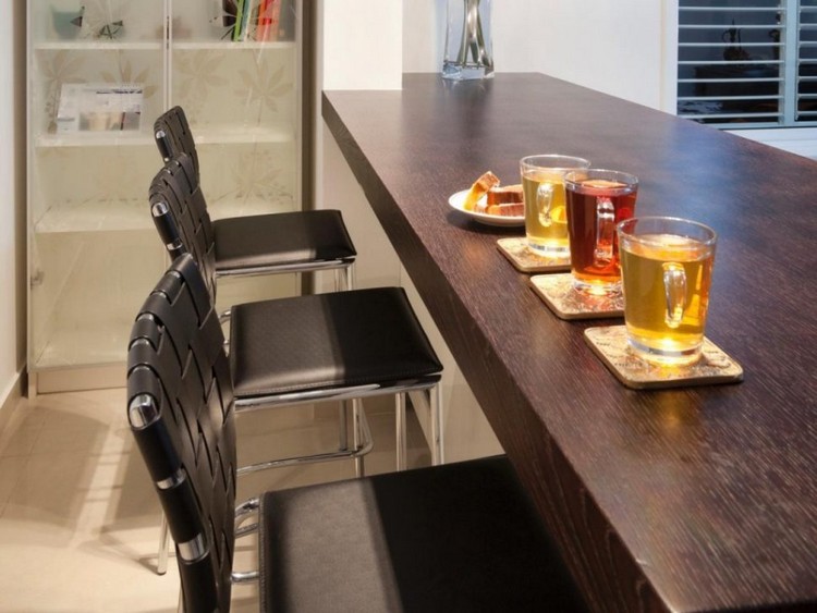 comptoir de cuisine en bois chaises bar moderne métal aménagement cuisine style provincial