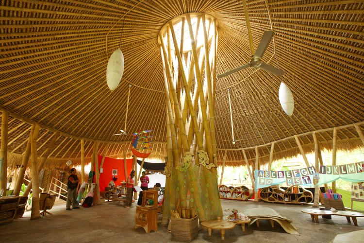 construction en bambou projet écolo à Bali