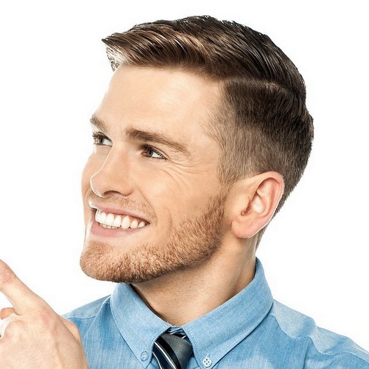 coupe de cheveux homme tendance courte raie côté barbe fade