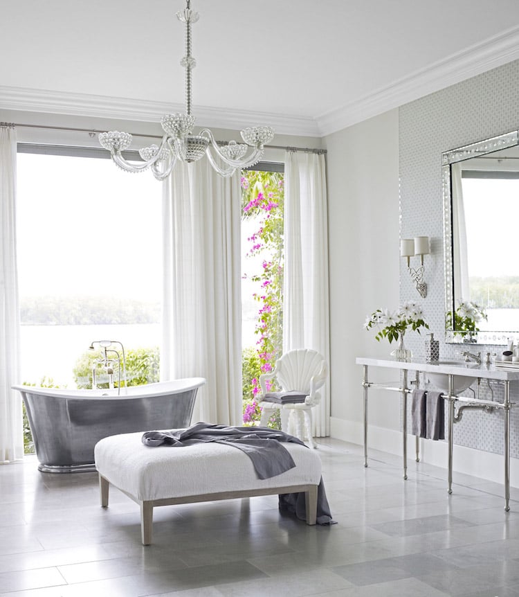 design grande salle de bain blanche et gris perle chic classique