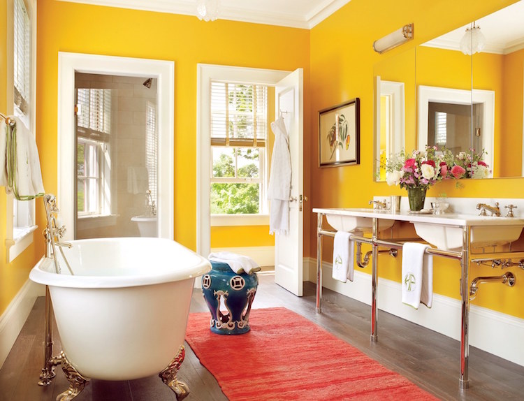 design salle de bain exotique en jaune canari blanc et orange