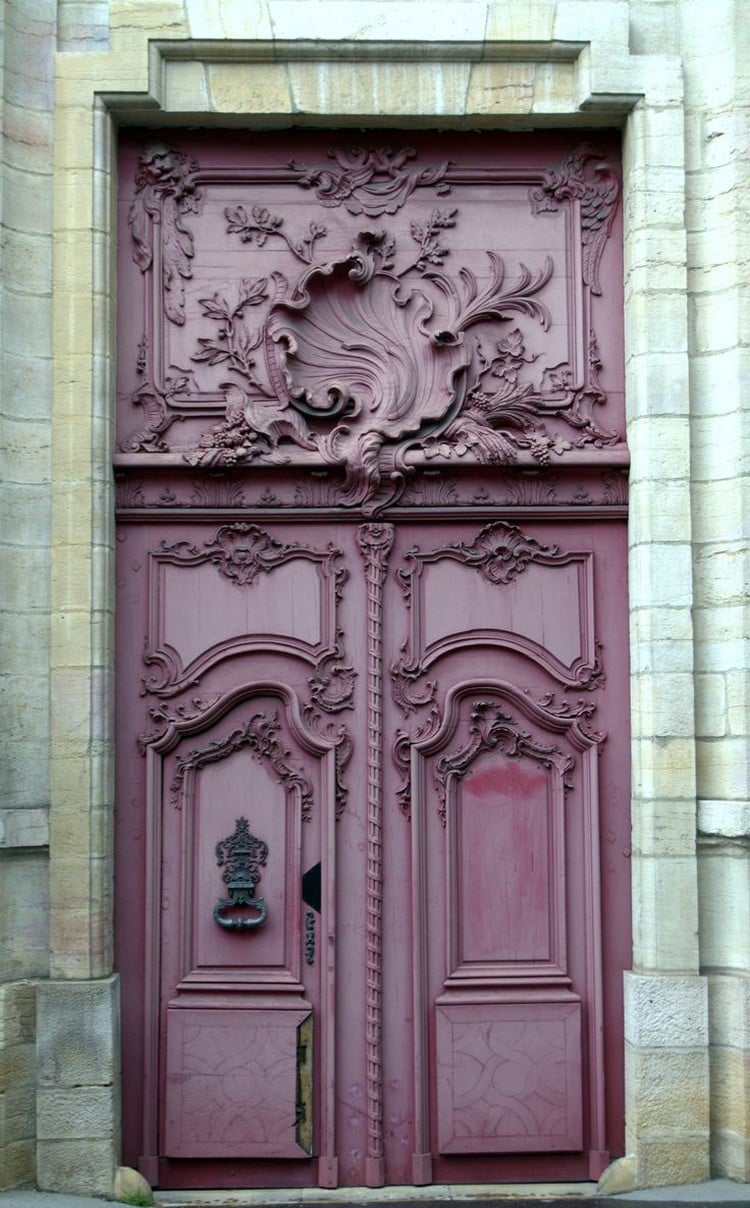 double porte d'entrée sur mesure en bois plent bordeau située Dijon look monumental super original