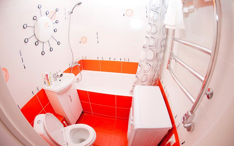déco petite salle de bain blanc et rouge