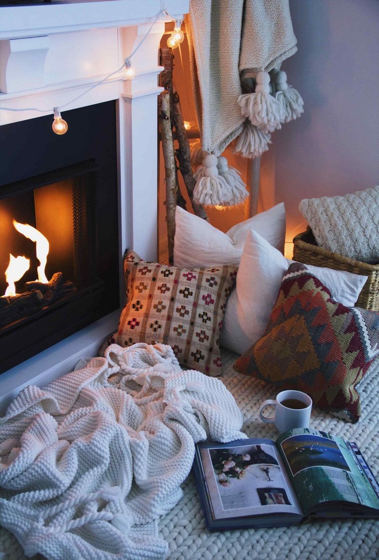 décoration cosy foyer intérieur chaleureux idée rédécoration hivernale coussins tapis plaids