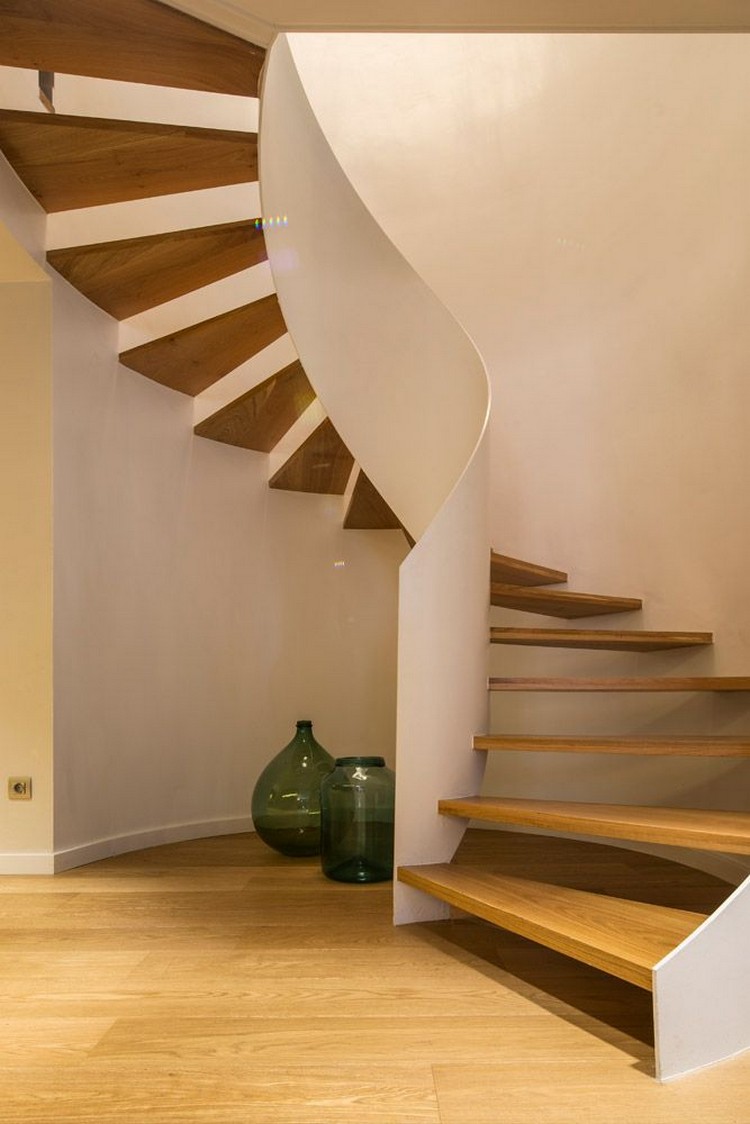 escalier intérieur en bois