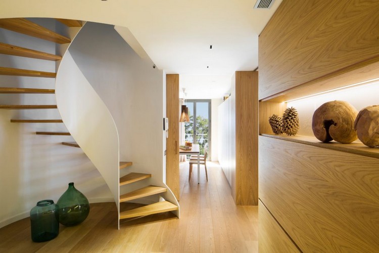 escalier intérieur revêtement en bois