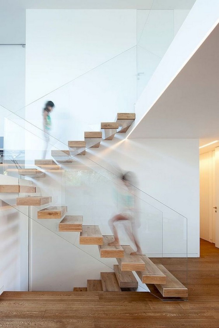 escaliers intérieurs bois flottant verre