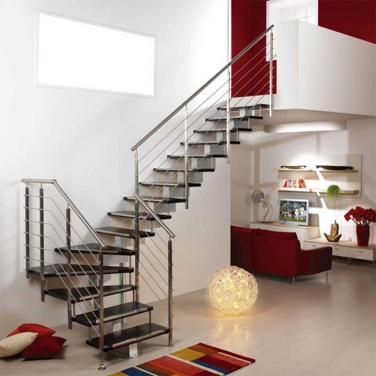 escaliers intérieurs métal touches de rouge