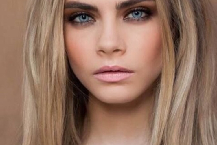 Mèches blondes : une métamorphose capillaire canon