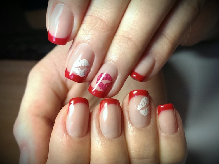nail art Saint Valentin french manucure rouge motif baisers