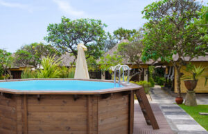 piscine hors sol bois ehcelle bois parasol jardin