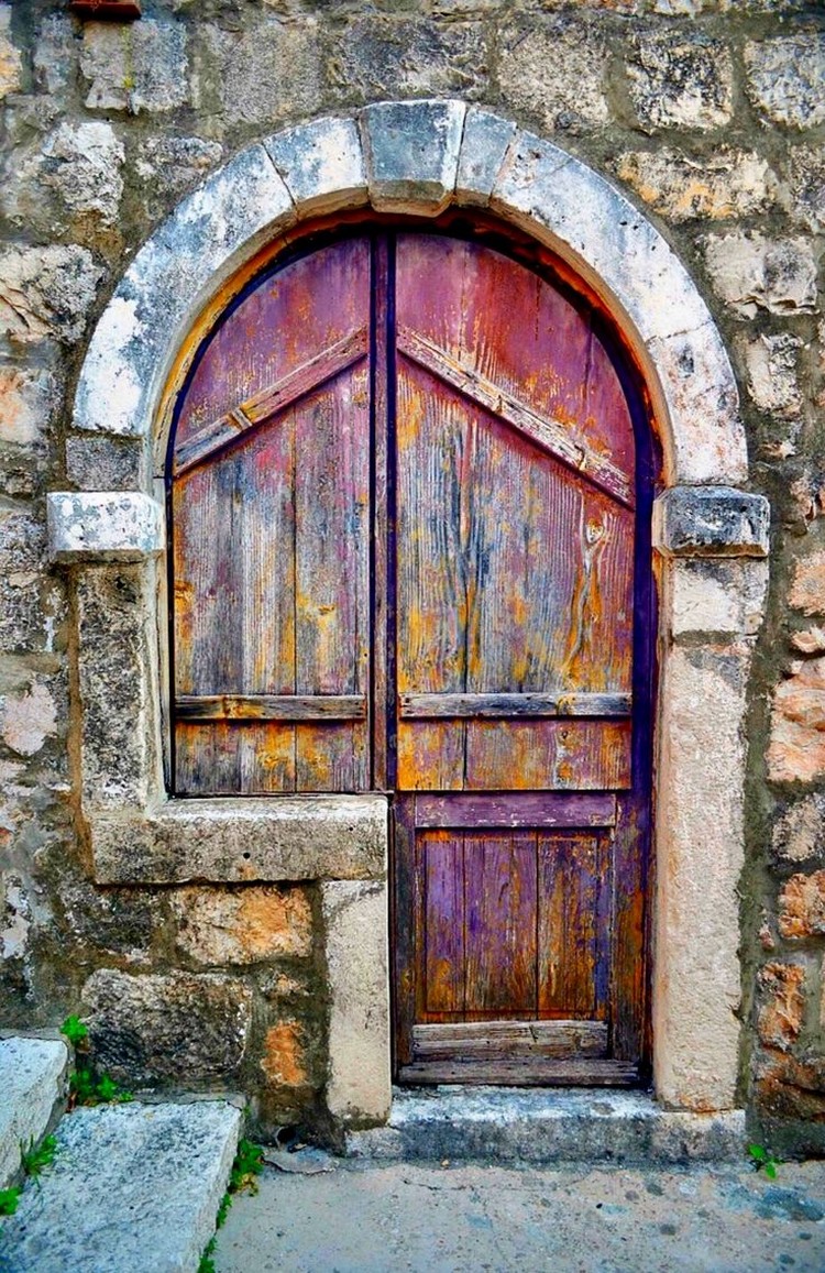 porte d'entrée sur mesure avec fenêtre bois style rustique original