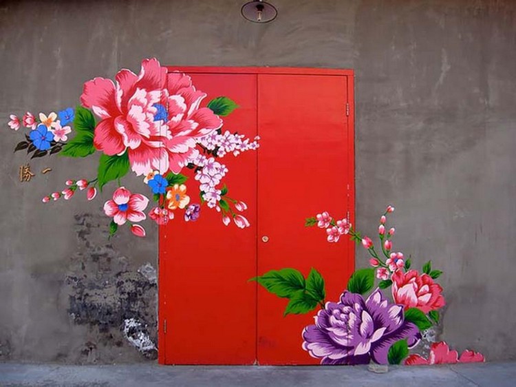 porte d'entrée sur mesure en métal peint rouge motifs floraux
