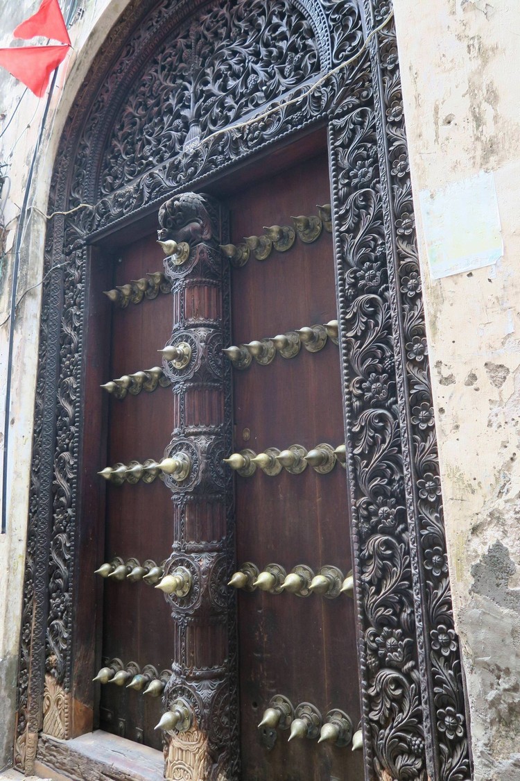 porte d'entrée sur mesure monumentale en fer forgé style ancien
