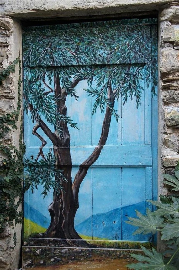 porte d'entrée sur mesure style authentique revisité peint bleu motif arbre