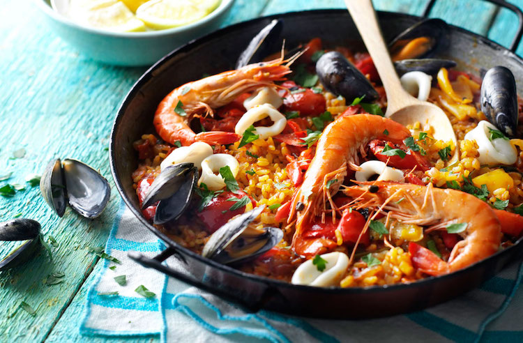 recette paella espagnole traditionnelle marine encornets crevettes moules poivrons
