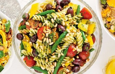 salade de pates maditerranaenne tomates poivrons jaunes haricots verts pignons citron