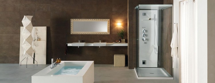 salle de bain avec douche italienne WC baignoire rectangulaire style épuré design moderne