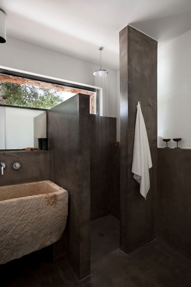 salle de bain avec douche italienne style ancien thermes romains idée aménagement salle eau originale