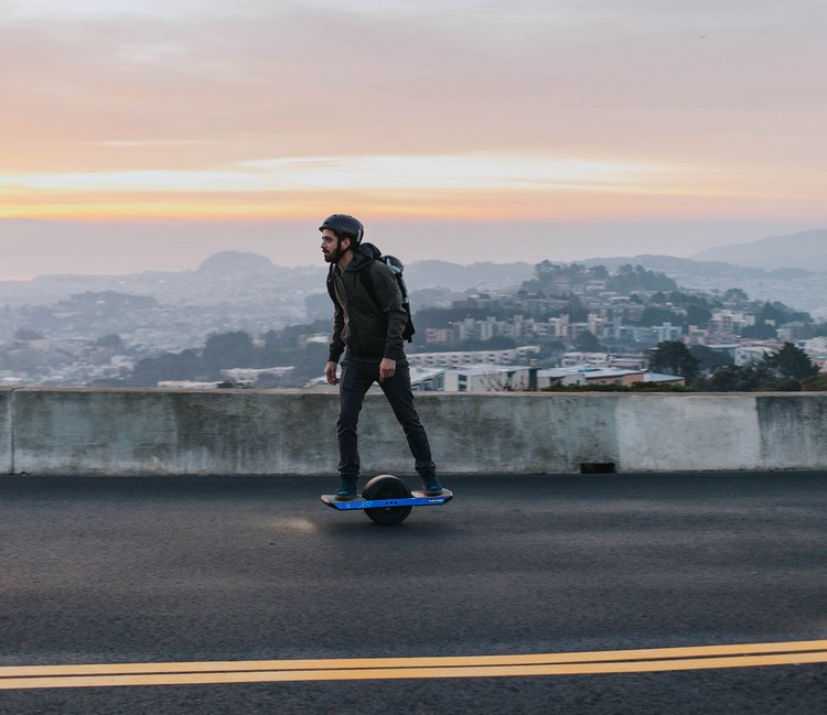 skateboard électrique OneWheel +HR modèle 2018 mode de vie moderne tendances nouvelles technologies
