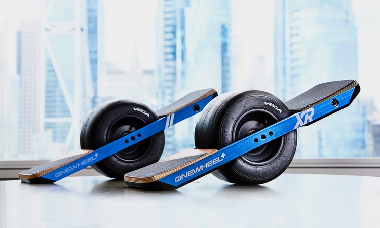 skateboard électrique OneWheel +HR modèle 2019 seule roue maximum confort design innovant futuriste