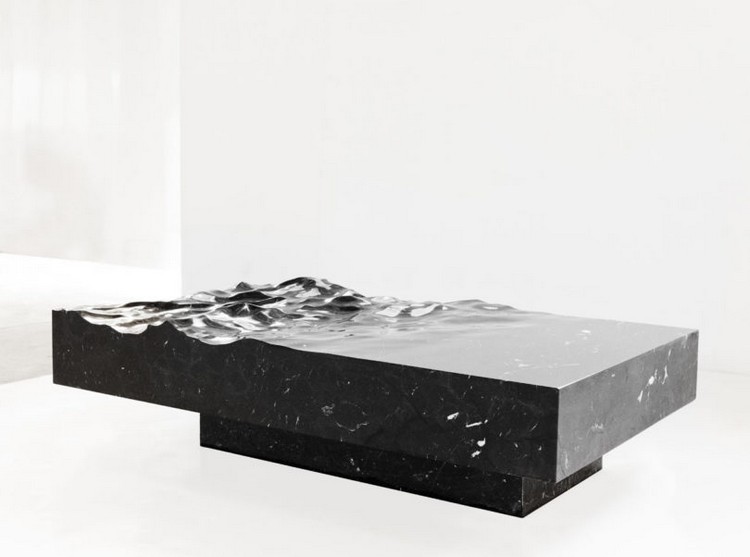 table basse en marbre liquide inspiration nature vagues maritimes collection meubles nommée souvenirs océan