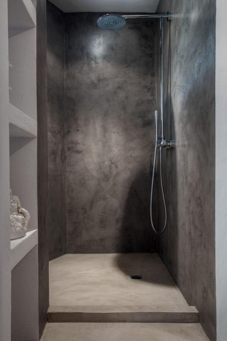 Béton ciré salle de bain contemporaine trucs astuces réaménagement intérieur