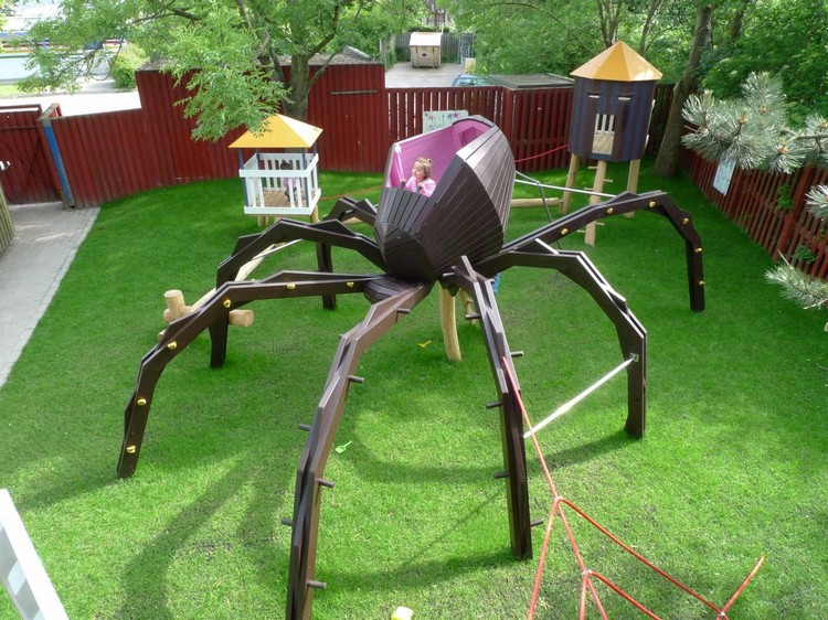 aire de jeux extérieur araignée gigantesque