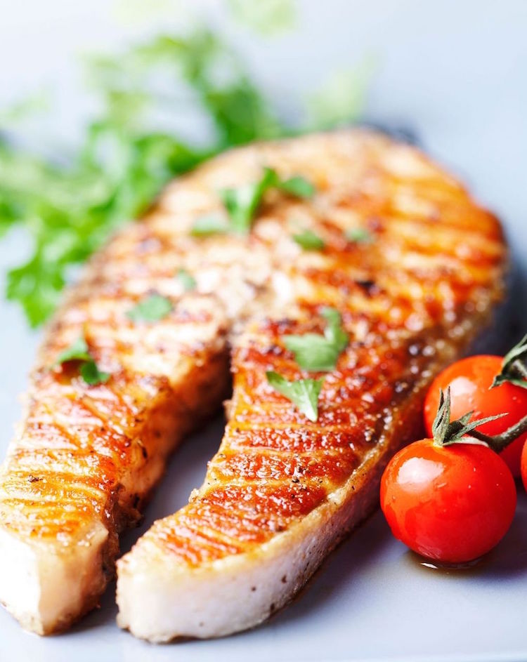 aliments belle peau délicieux - darne de saumon grillée