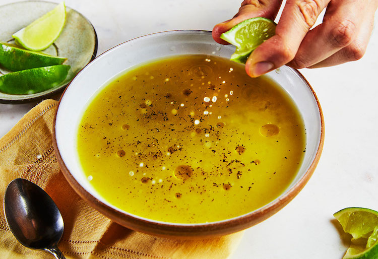 aliments belle peau et idées de recettes -soupe de moringa lime