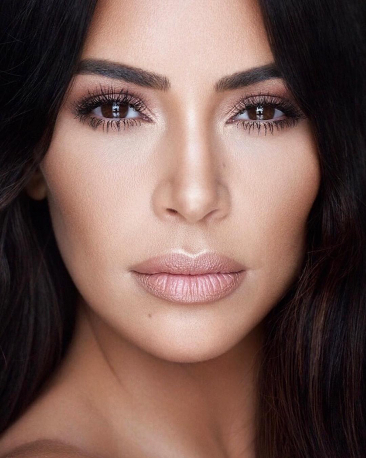 maquillage des lèvres nude Kim Kardashian