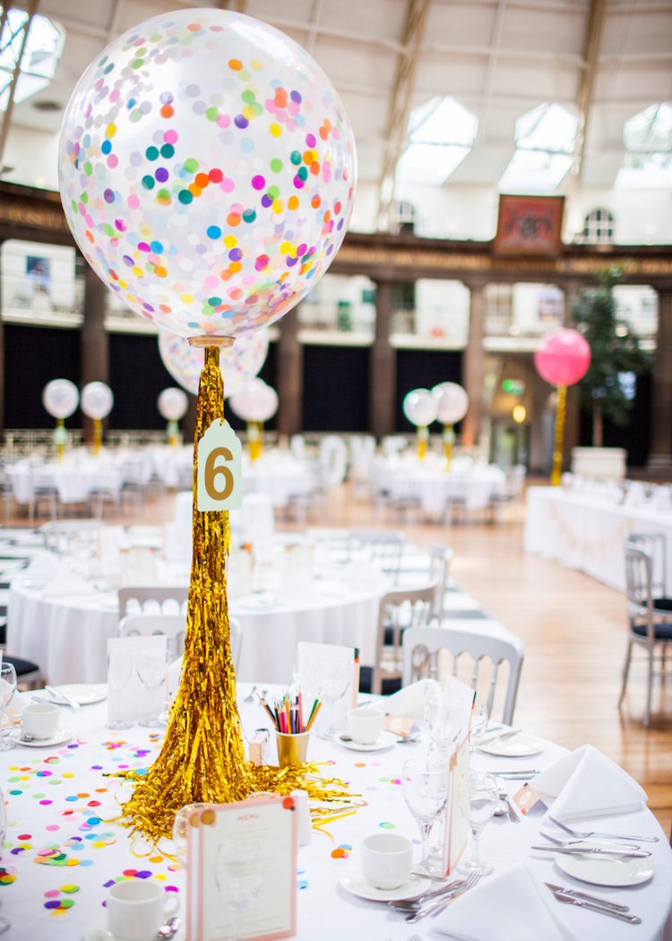 centre de table mariage en ballons transparents remplis de confettis