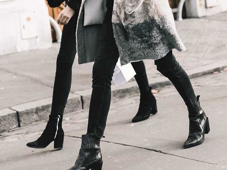 comment porter des bottines en hiver 2018 looks branchés manteaux fausse fourrure pantalon noir slim