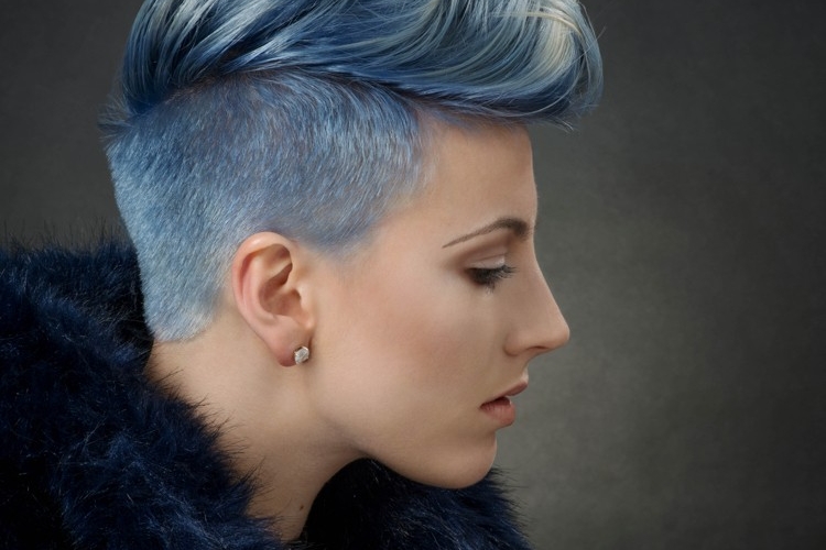 Coupe mohawk femme: un style extravagant qui nous fait craquer